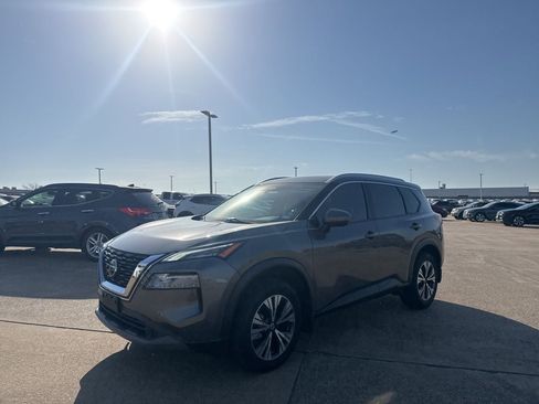 Used 2021 Nissan Rogue SV w/ Premium Package image 9