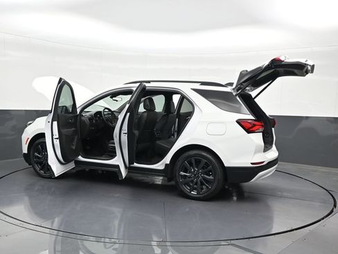 Used 2024 Chevrolet Equinox RS FWD image 34