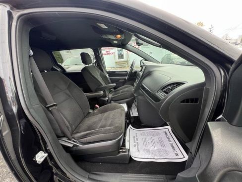 Used 2018 Dodge Grand Caravan SE FWD image 14