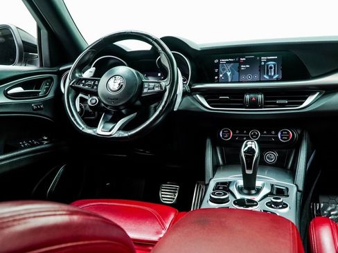 Used 2023 Alfa Romeo Stelvio Veloce image 19