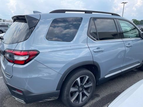 Used 2023 Honda Pilot Touring image 2