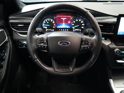 Used 2020 Ford Explorer XLT w/ Equipment Group 202A AWD/4WD image 17