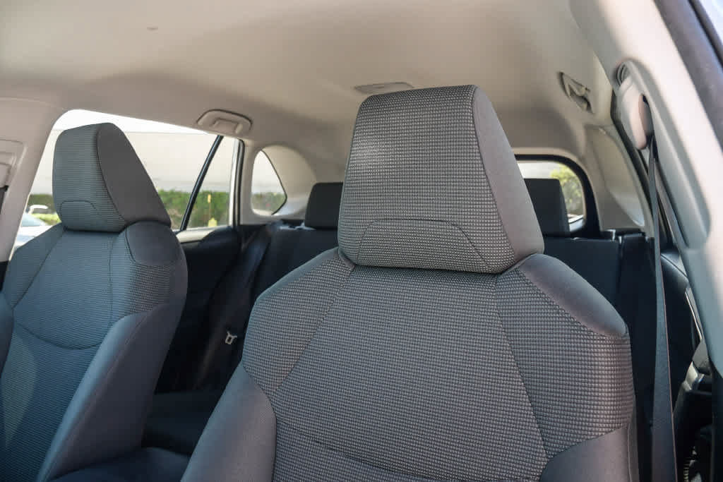 Certified 2024 Toyota RAV4 LE AWD/4WD image 19