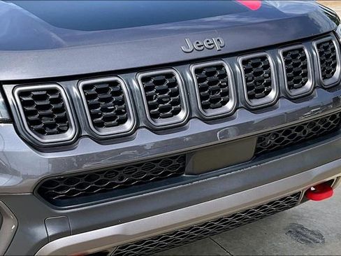 Used 2024 Jeep Compass Trailhawk w/ Trailhawk Convenience Group AWD/4WD image 33