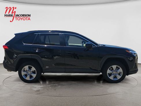 Used 2024 Toyota RAV4 LE AWD/4WD image 4