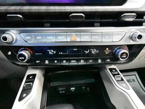 Used 2023 Kia Telluride EX w/ EX Captain's Chair Package image 17