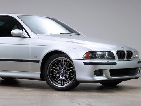 Used 2003 BMW M5 image 9