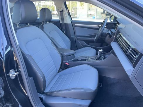 Used 2025 Volkswagen Jetta SE image 36