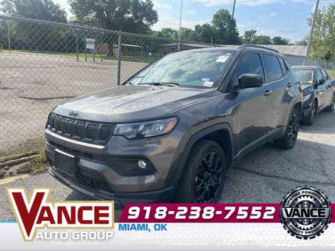 Used 2023 Jeep Compass Latitude AWD/4WD image 1