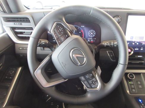 Used 2026 Lexus GX 550 AWD/4WD image 35