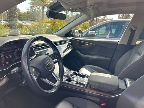 Used 2022 Audi Q8 Premium image 5