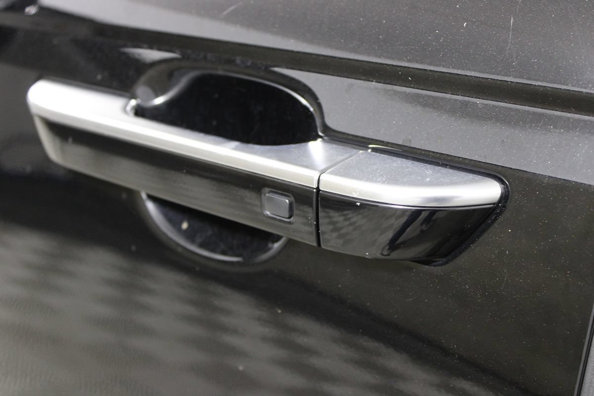 Used 2025 Kia Carnival FWD image 9