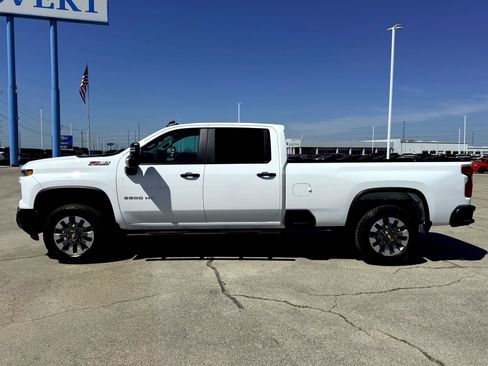 Used 2025 Chevrolet Silverado 2500 Custom w/ Custom Value Package image 10