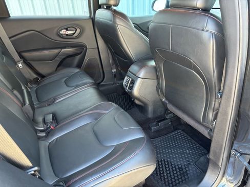 Used 2015 Jeep Cherokee Trailhawk w/ Comfort/Convenience Group image 34