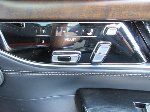 Used 2023 Jeep Grand Wagoneer Series II w/ Premium Group II AWD/4WD image 30