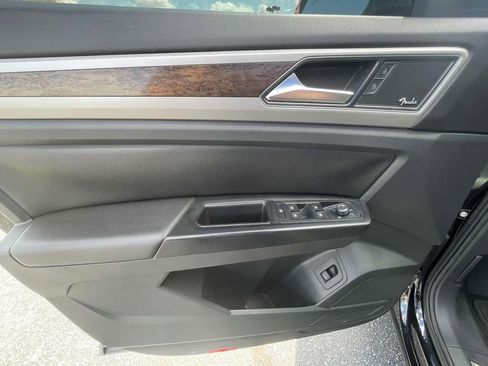 Used 2019 Volkswagen Atlas SEL Premium image 18