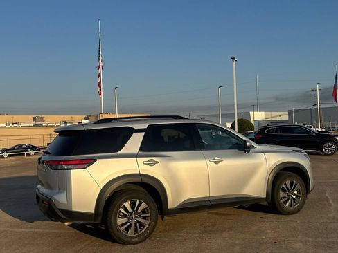 Certified 2025 Nissan Pathfinder SV FWD image 23