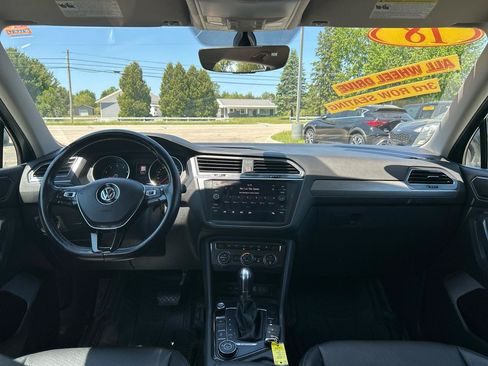 Used 2018 Volkswagen Tiguan SE w/ 3rd Row Seat Package AWD/4WD image 19