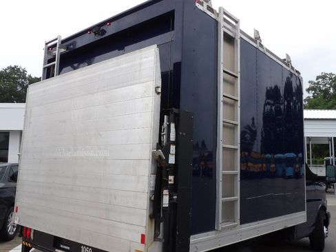 Used 2018 Chevrolet Express 3500 w/ Power Convenience Package RWD image 3