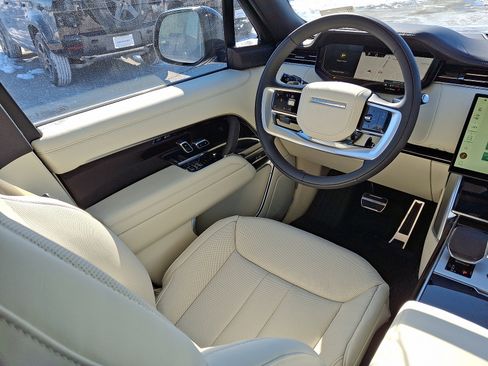 New 2026 Land Rover Range Rover SE image 12