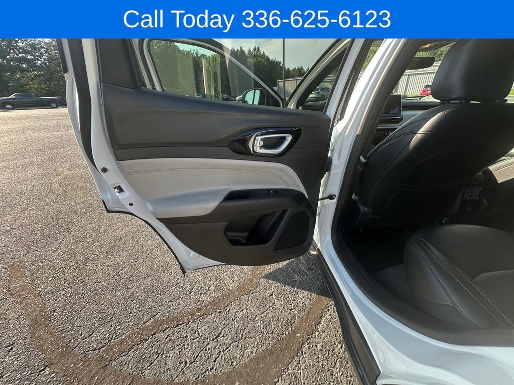 Used 2025 Jeep Compass Limited AWD/4WD image 24