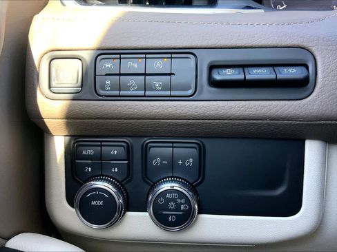 Used 2023 GMC Yukon Denali image 35