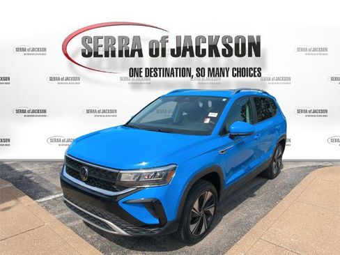 Used 2024 Volkswagen Taos SE AWD/4WD image 3