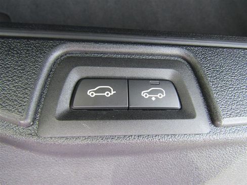 Used 2024 BMW X7 xDrive40i w/ Premium Package image 59