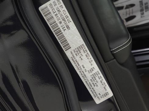 Used 2023 Jeep Grand Cherokee Overland w/ Luxury Tech Group IV AWD/4WD image 36