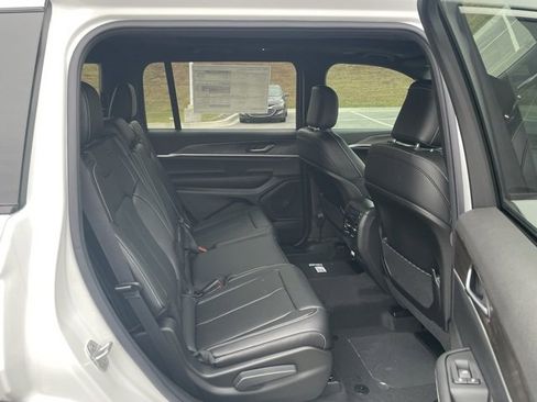 New 2025 Jeep Grand Cherokee L Limited image 32