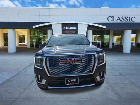 Used 2024 GMC Yukon Denali w/ Advanced Technology Package image 3