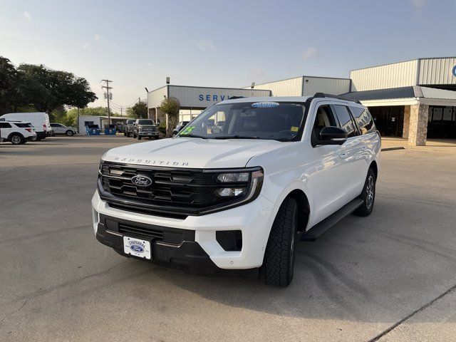 Used 2025 Ford Expedition Max Active AWD/4WD image 2