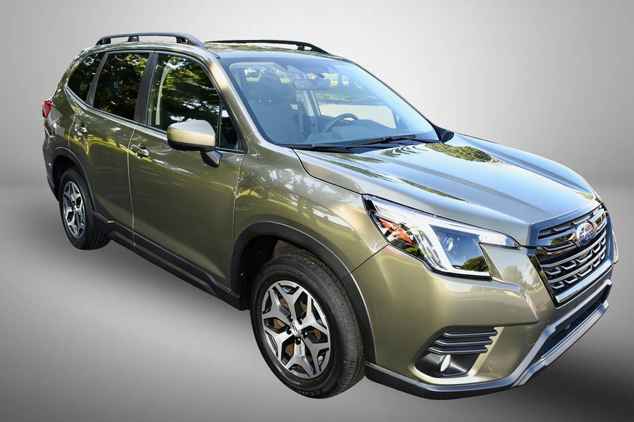 Used 2023 Subaru Forester Premium AWD/4WD image 9