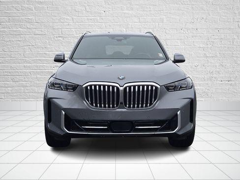 Used 2024 BMW X5 xDrive40i w/ Executive Package image 2
