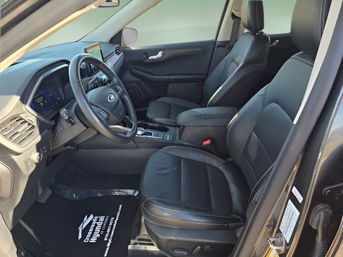 Used 2020 Ford Escape Titanium image 12