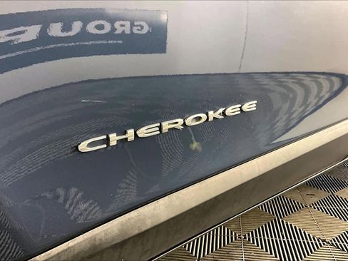 Used 2020 Jeep Cherokee Latitude Plus image 30