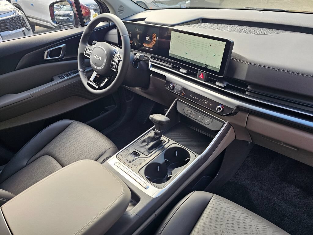 New 2026 Kia Carnival FWD image 32