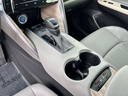 Certified 2021 Toyota Venza Limited w/ Advanced Technology Package image 17