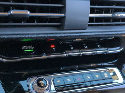 Used 2025 Lincoln Corsair FWD image 33