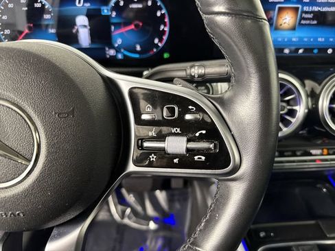 Used 2022 Mercedes-Benz GLB 250 4MATIC image 13