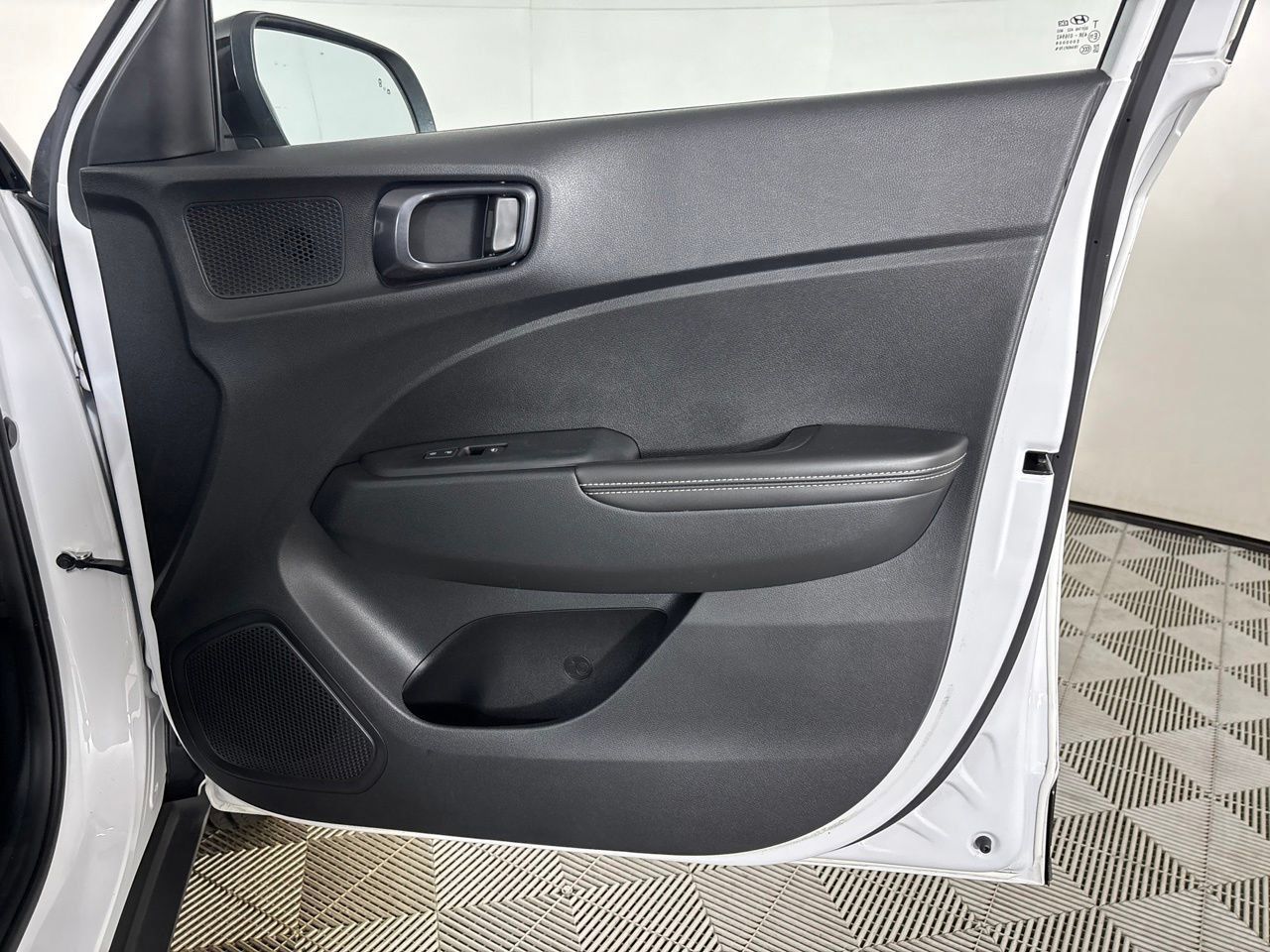 Used 2022 Hyundai Venue Limited FWD image 29