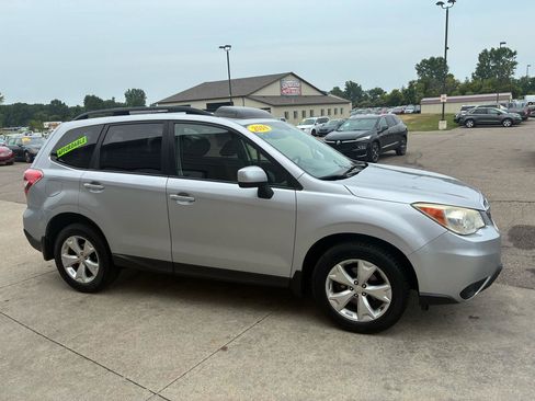 Used 2014 Subaru Forester 2.5i Premium AWD/4WD image 4