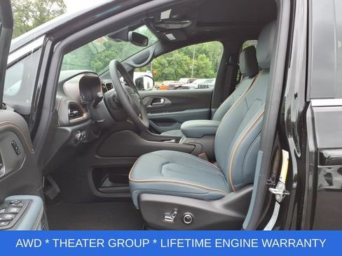 New 2027 Chrysler Pacifica Pinnacle w/ Theater Group AWD/4WD image 13