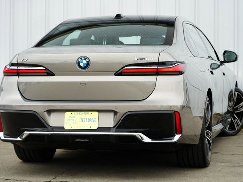 Used 2023 BMW i7 xDrive60 image 5