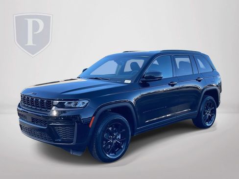 New 2026 Jeep Grand Cherokee Altitude AWD/4WD image 4
