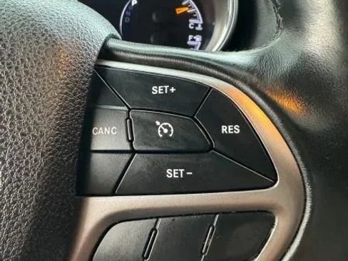 Used 2018 Jeep Grand Cherokee Limited image 32