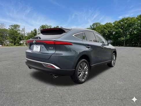 Used 2024 Toyota Venza XLE AWD/4WD image 9