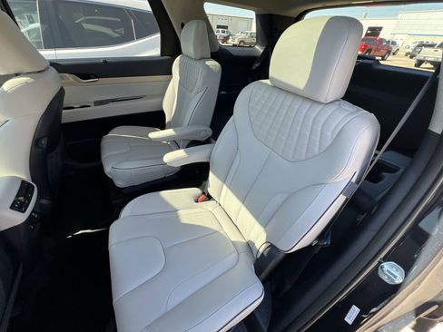 Used 2023 Hyundai Palisade Limited image 18