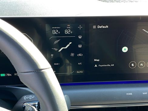 Used 2024 Kia EV9 Land image 11