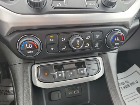 Certified 2023 GMC Acadia SLT FWD image 25